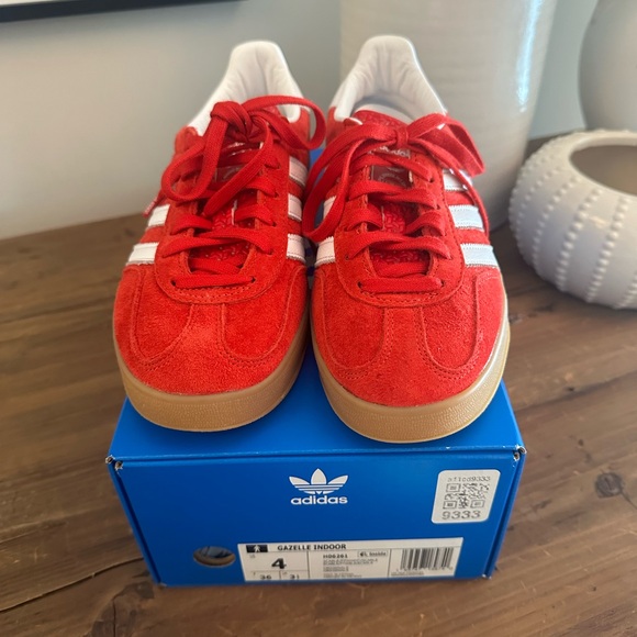 adidas Shoes - NEVER WORN red adidas gazelle from GOAT size 4.5 MENS (6.5 womens)